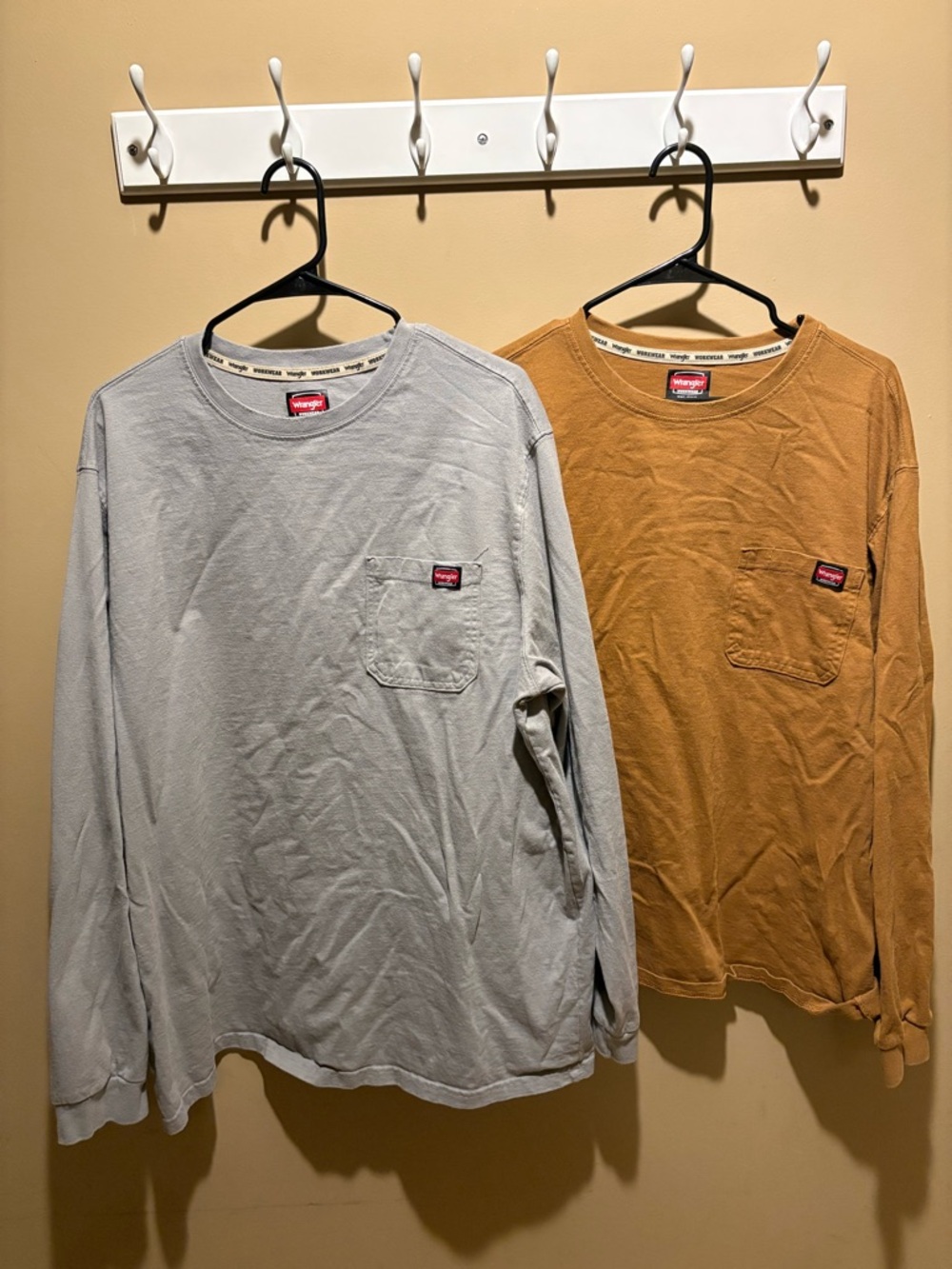 Wrangler Men's Long Sleeve Pocket Tee - Light Gray & Mustard